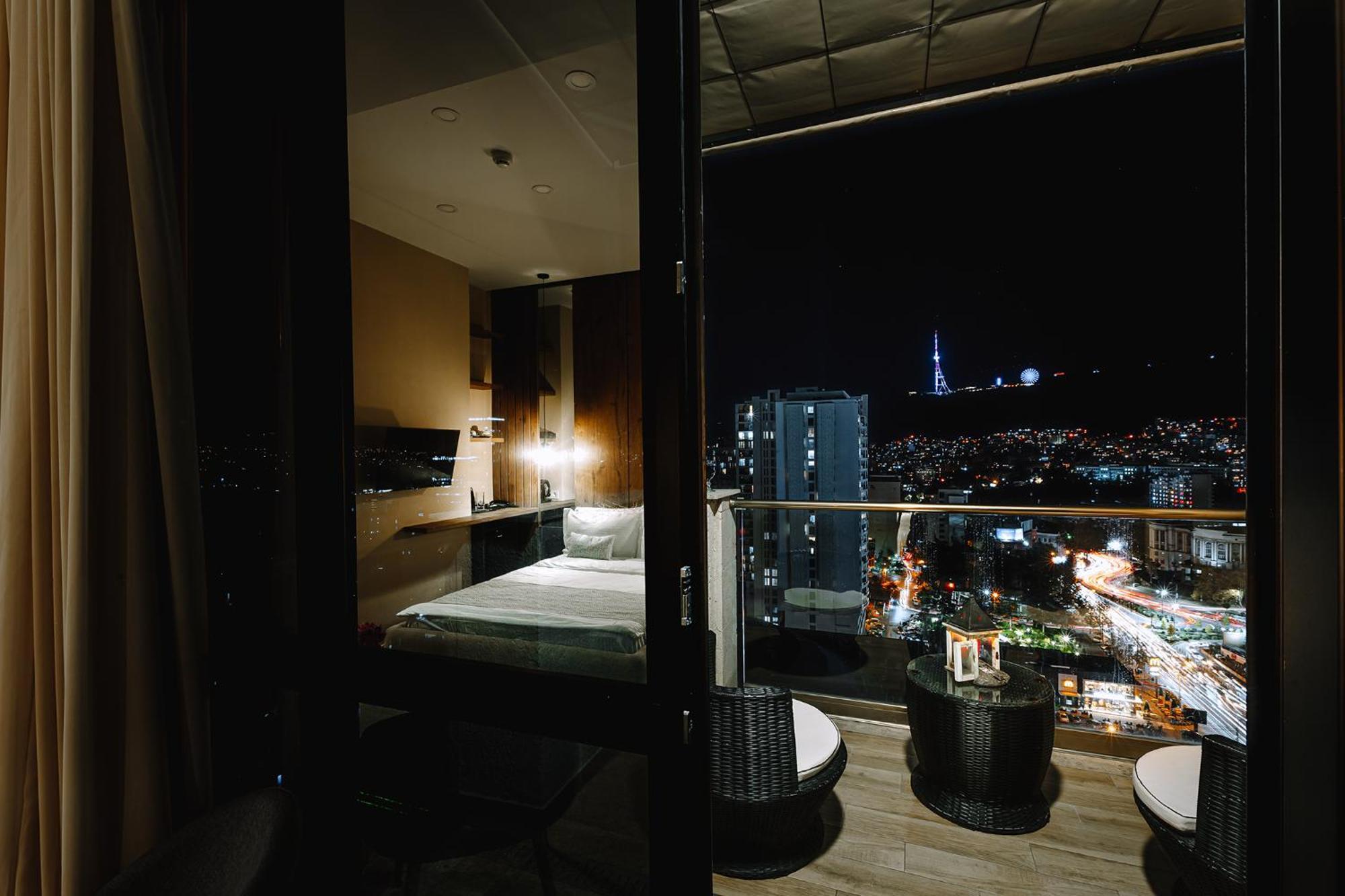 Hotel Sky Station Tbilisi Esterno foto