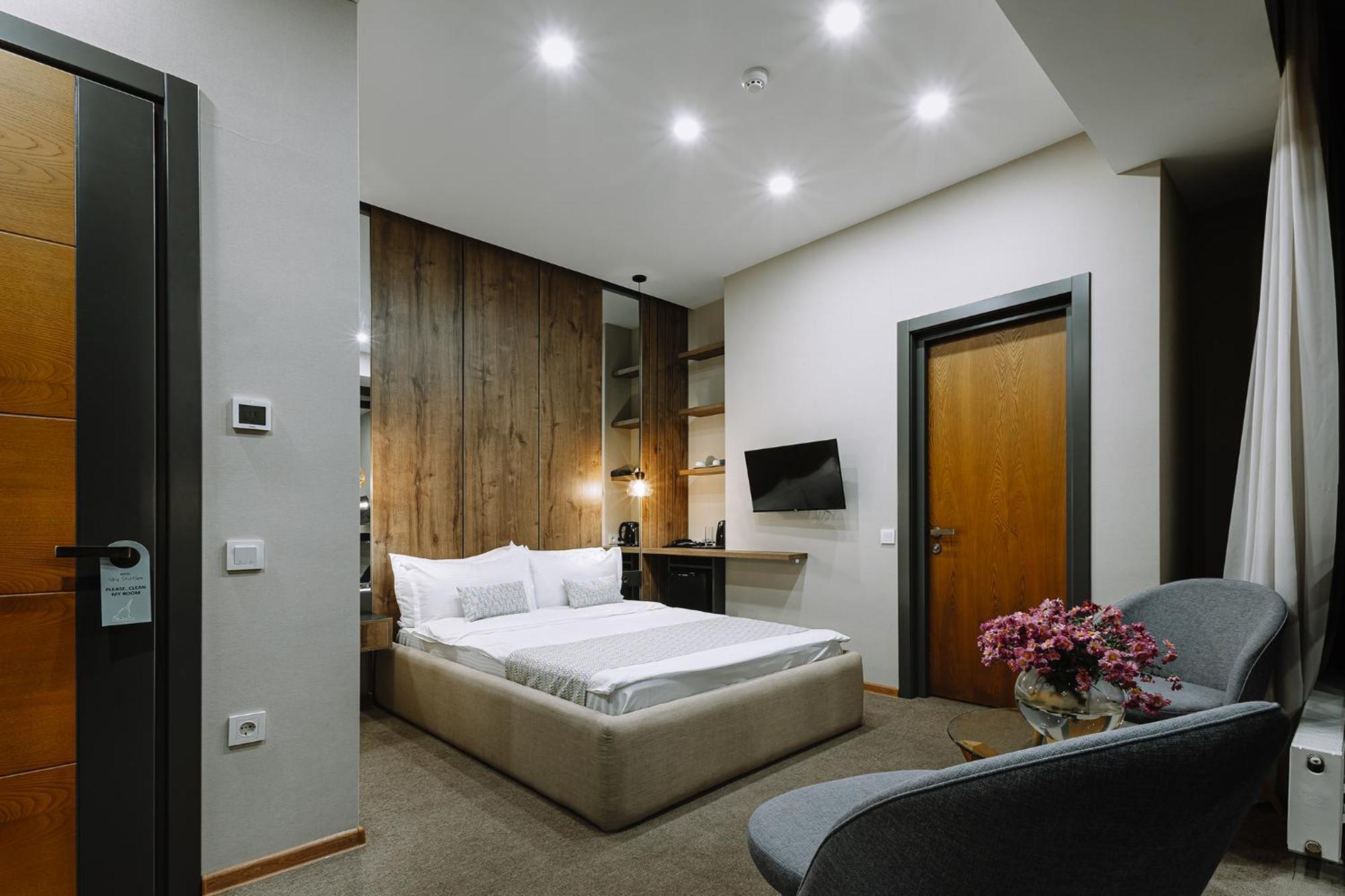 Hotel Sky Station Tbilisi Esterno foto