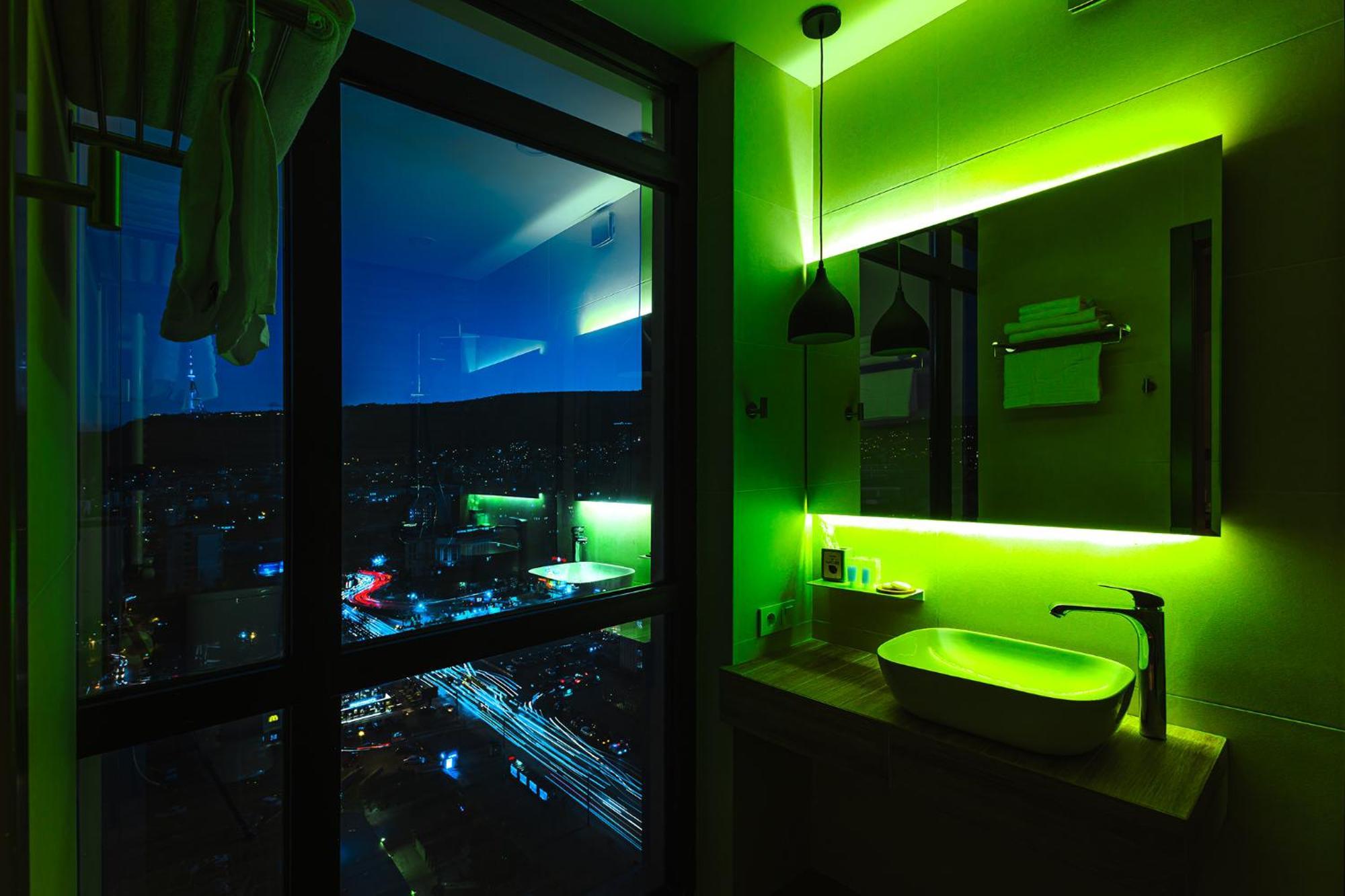Hotel Sky Station Tbilisi Esterno foto