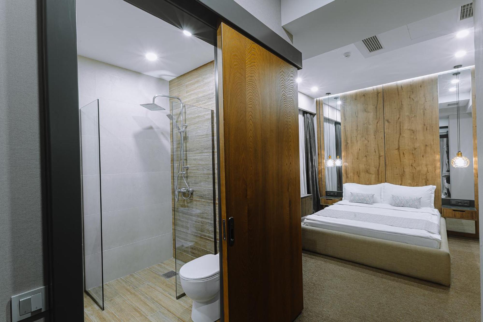 Hotel Sky Station Tbilisi Esterno foto