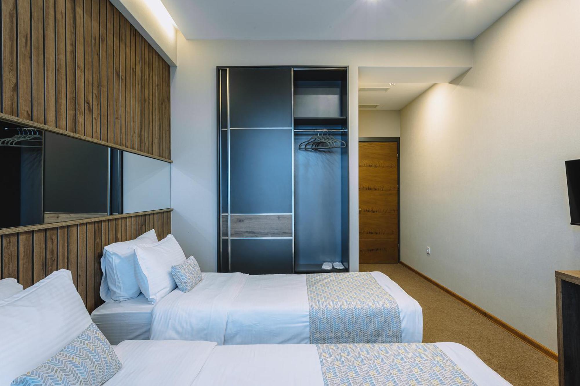 Hotel Sky Station Tbilisi Esterno foto