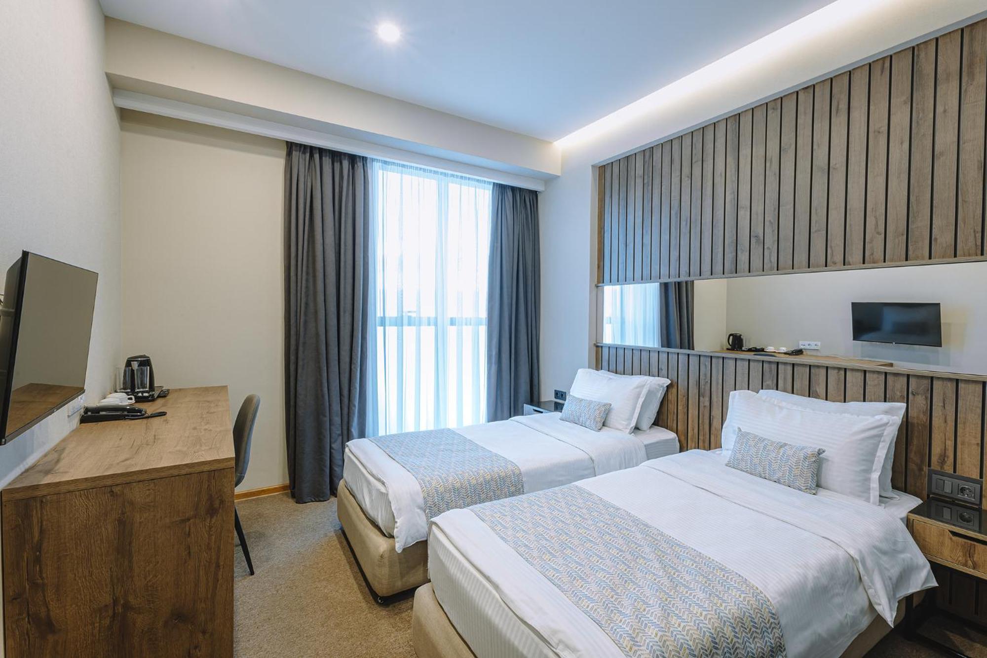 Hotel Sky Station Tbilisi Esterno foto