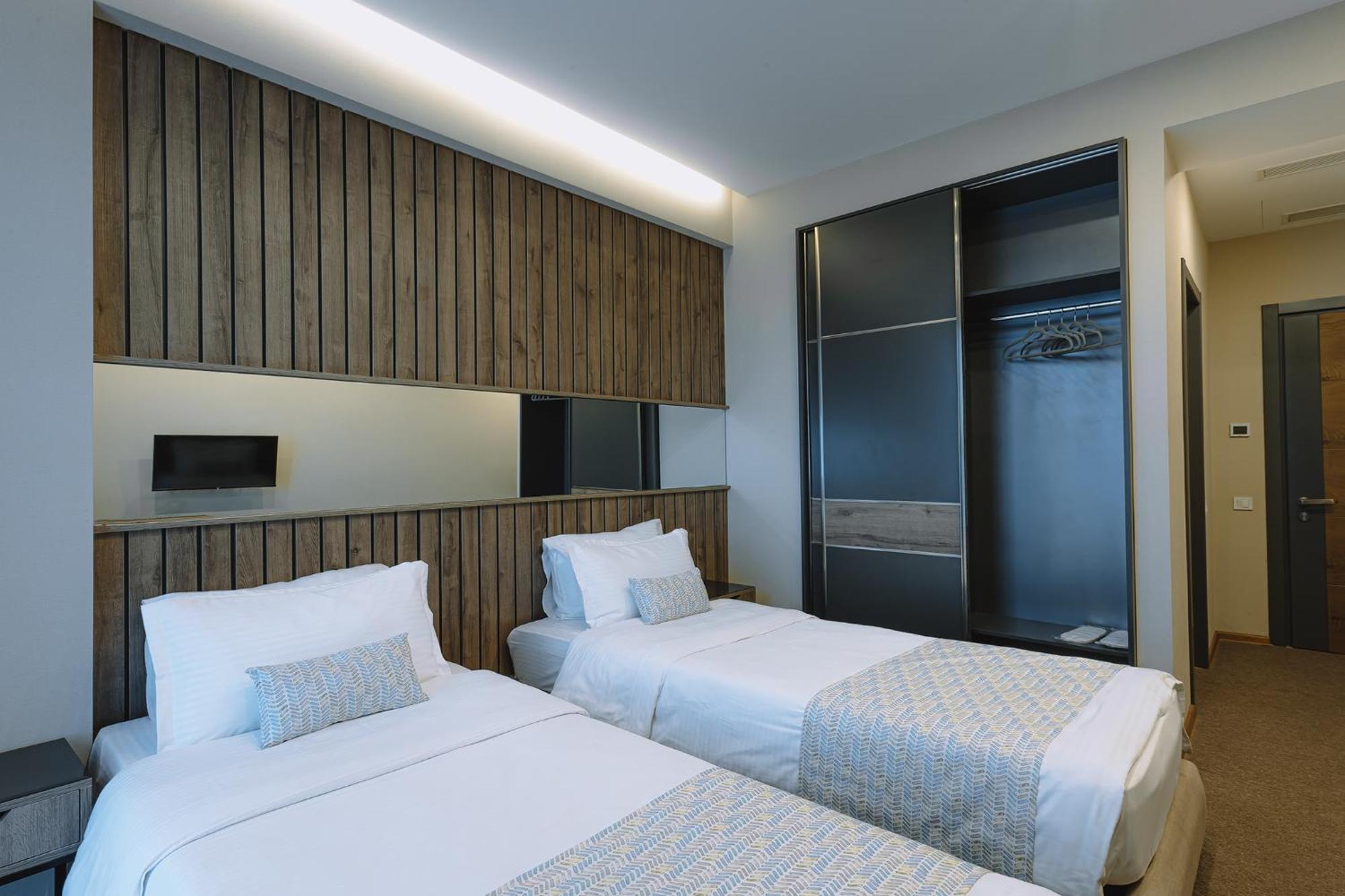 Hotel Sky Station Tbilisi Esterno foto