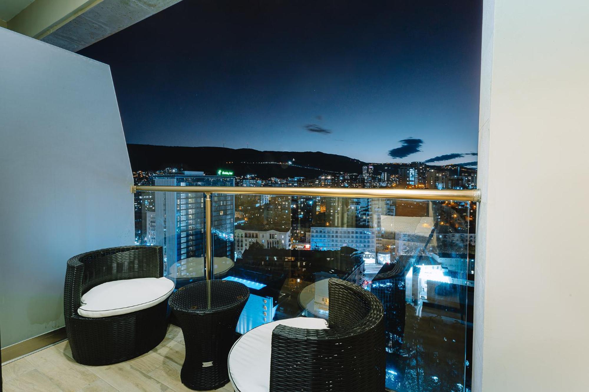 Hotel Sky Station Tbilisi Esterno foto