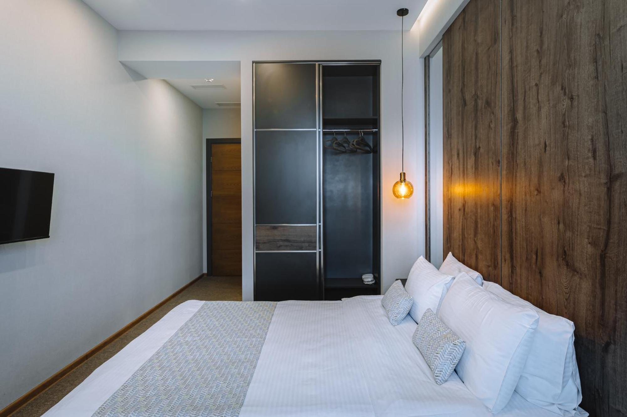 Hotel Sky Station Tbilisi Esterno foto
