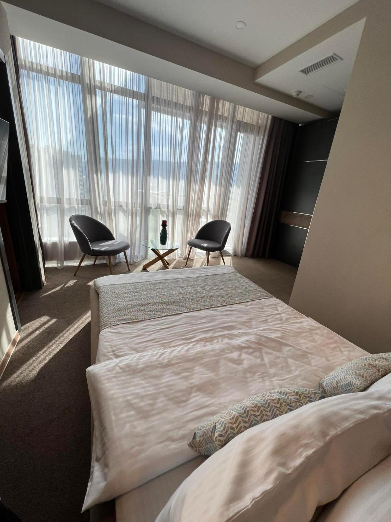 Hotel Sky Station Tbilisi Esterno foto